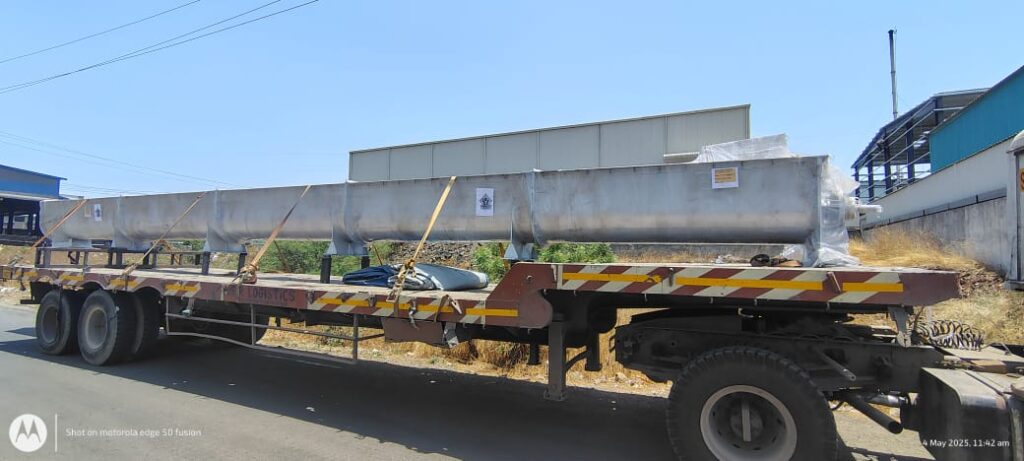 Long screw conveyor