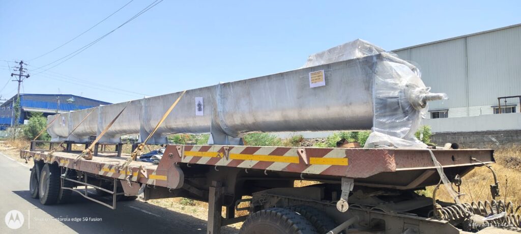 Long screw conveyor
